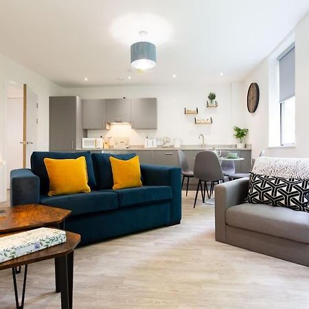 Polly'S Place Apartment Taunton & Free Off Road Parking & Wifi Exterior photo