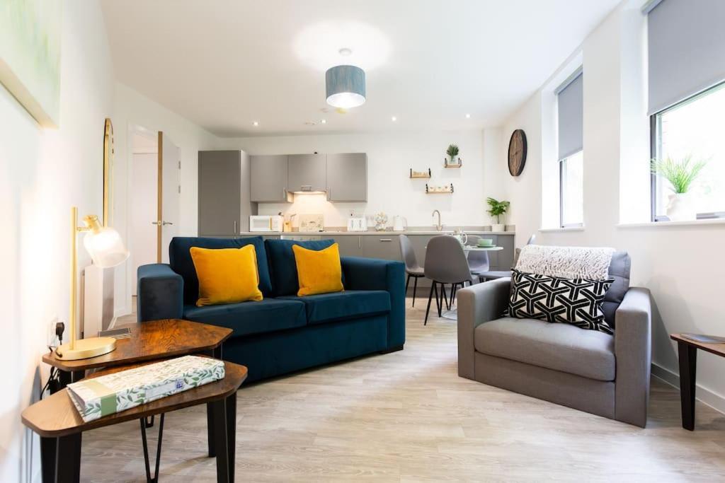 Polly'S Place Apartment Taunton & Free Off Road Parking & Wifi Exterior photo