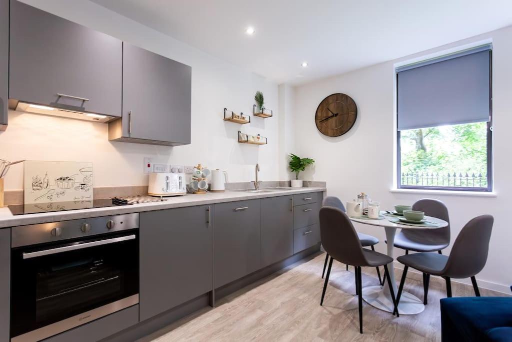 Polly'S Place Apartment Taunton & Free Off Road Parking & Wifi Exterior photo
