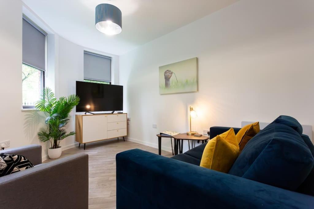 Polly'S Place Apartment Taunton & Free Off Road Parking & Wifi Exterior photo