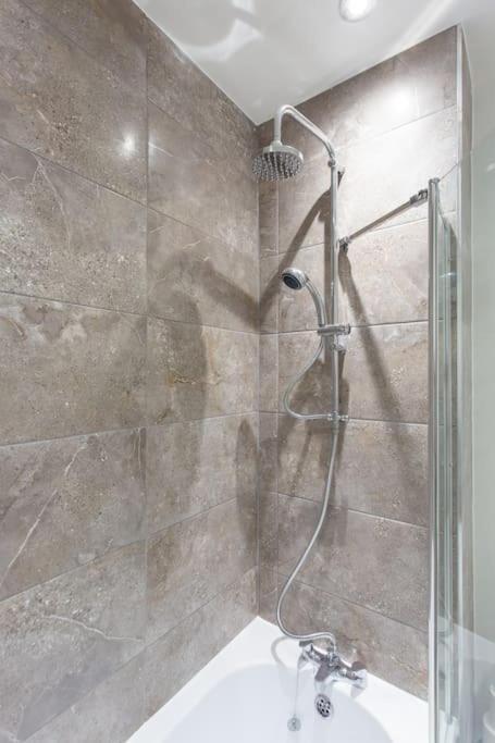 Polly'S Place Apartment Taunton & Free Off Road Parking & Wifi Exterior photo