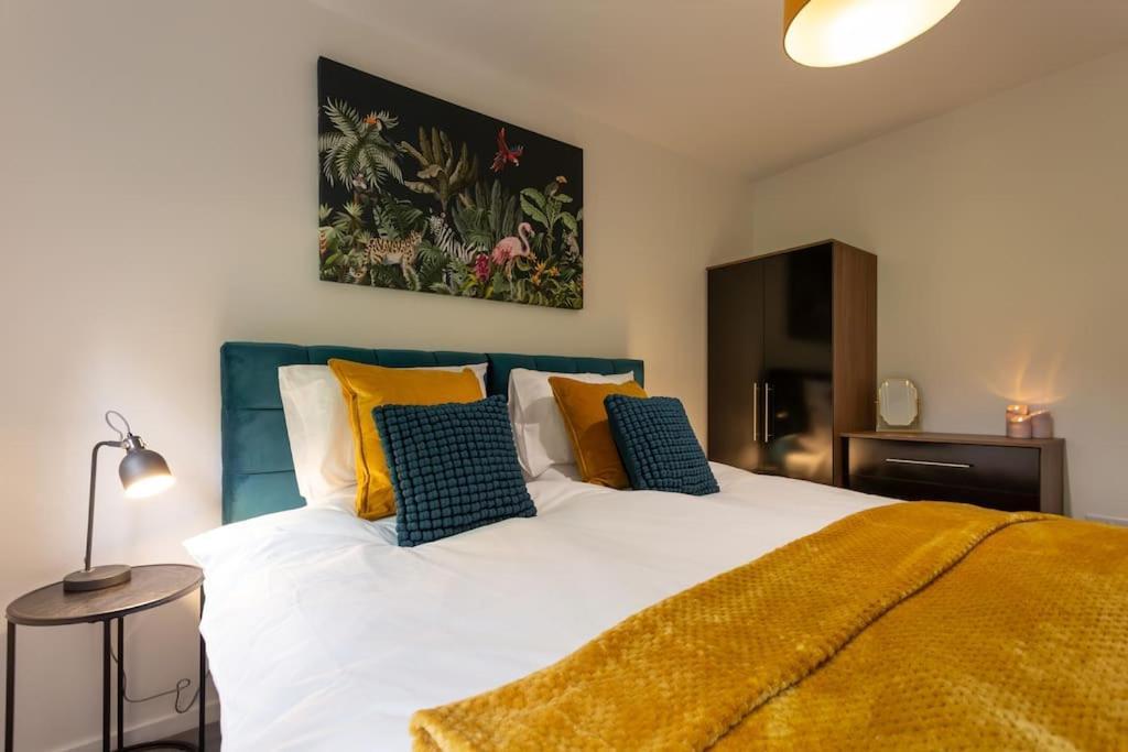 Polly'S Place Apartment Taunton & Free Off Road Parking & Wifi Exterior photo