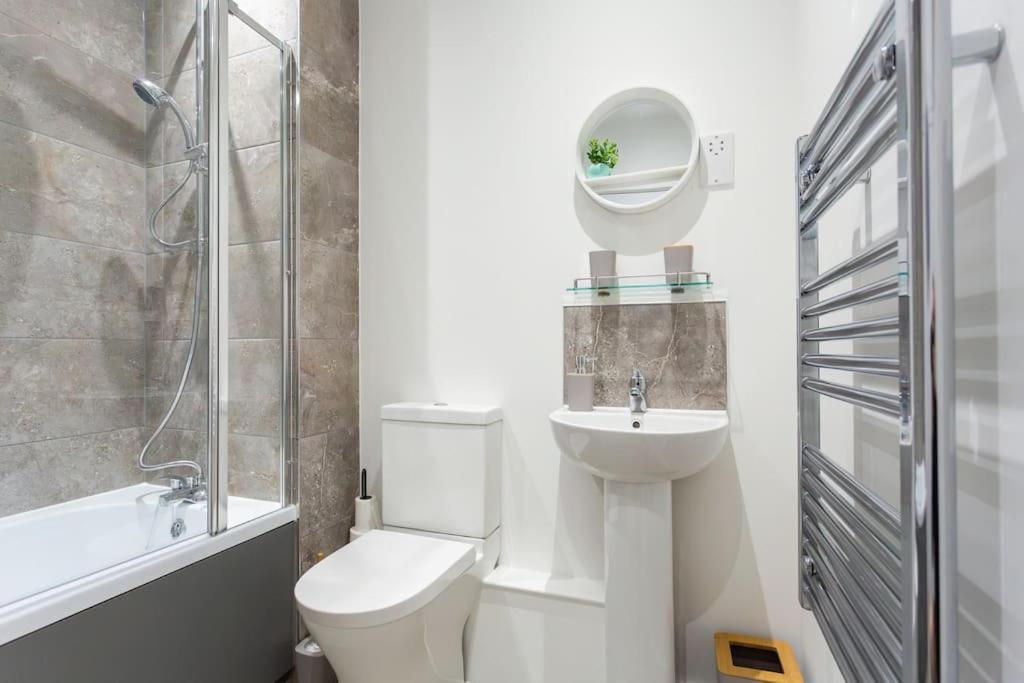 Polly'S Place Apartment Taunton & Free Off Road Parking & Wifi Exterior photo